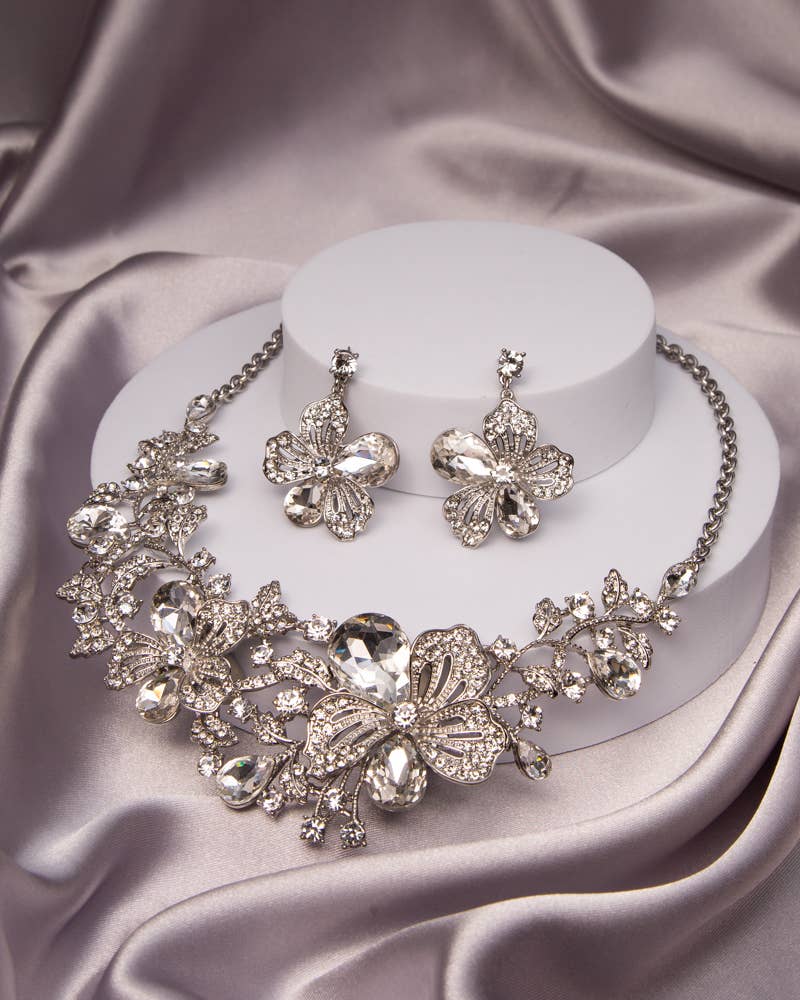 Rhinestone Embellished Teardrop Cut Crystal Necklace Set