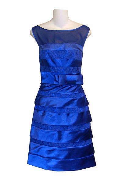 Short Sleeveless Satin Dress With Lace Details 32373