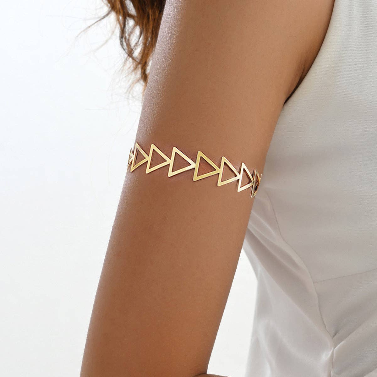Simple Hellow Out Triangle Arm Cuff MK2ZCEP6W6JAC17