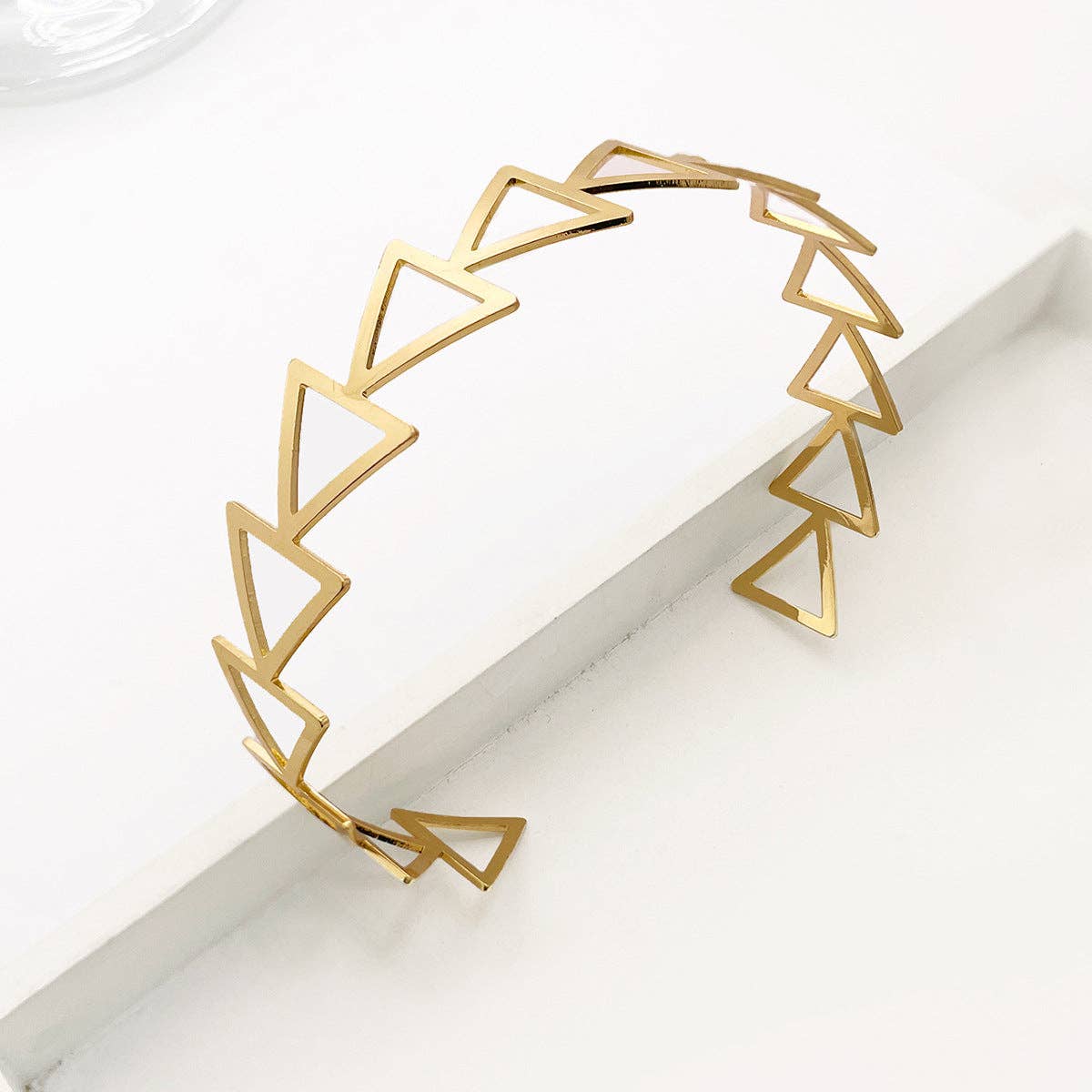 Simple Hellow Out Triangle Arm Cuff MK2ZCEP6W6JAC17