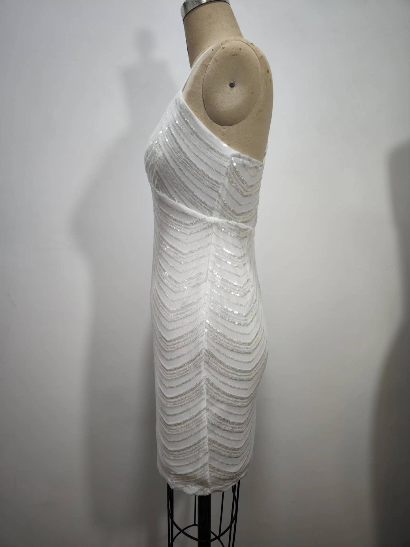 Sexy embroidery line patterns mini sequin party dress