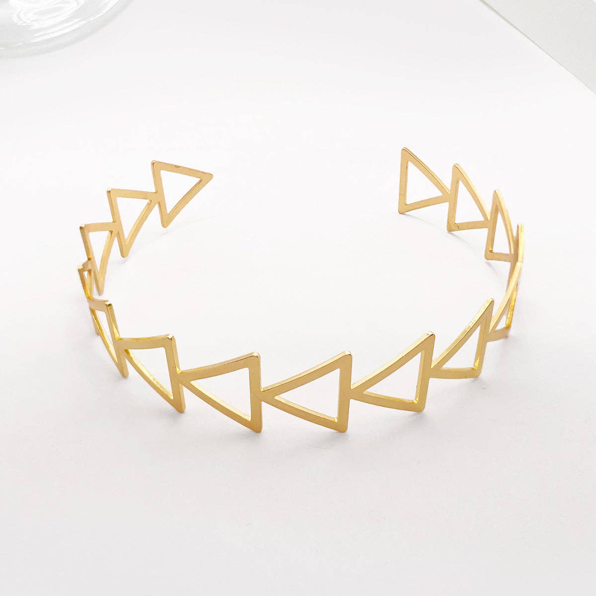 Simple Hellow Out Triangle Arm Cuff MK2ZCEP6W6JAC17