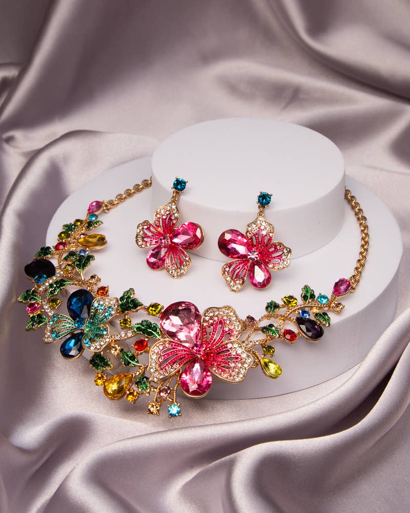 Rhinestone Embellished Teardrop Cut Crystal Necklace Set