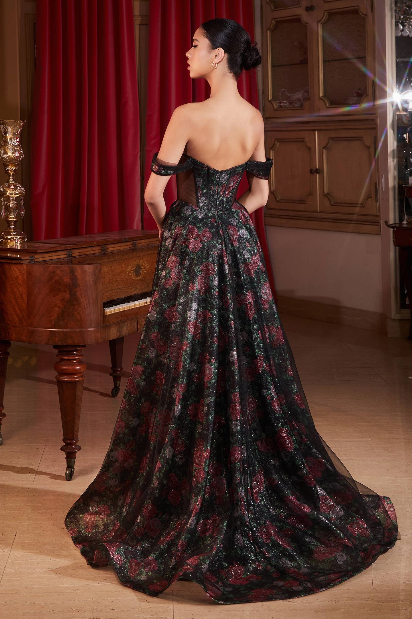 BLACK FLORAL UNDERLAY
